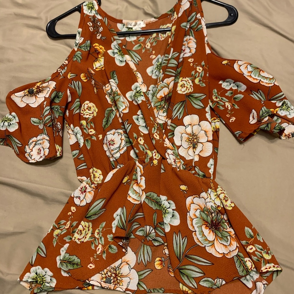 Cute blouse/shirt